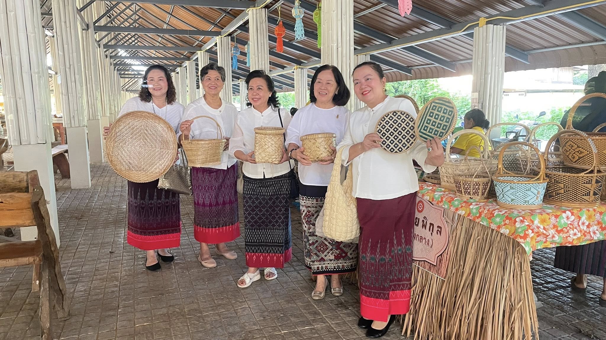 กิจกรรมตักบาตรทางน้ำวัดดงกลาง เฉลิมพระเกียรติสมเด็จพระนางเจ้าสิริกิติ์ พระบรมราชินีนาถ พระบรมราชชนนีพันปีหลวง เนื่องในโอกาสวันเฉลิมพระชนมพรรษา 12 สิงหาคม 2568